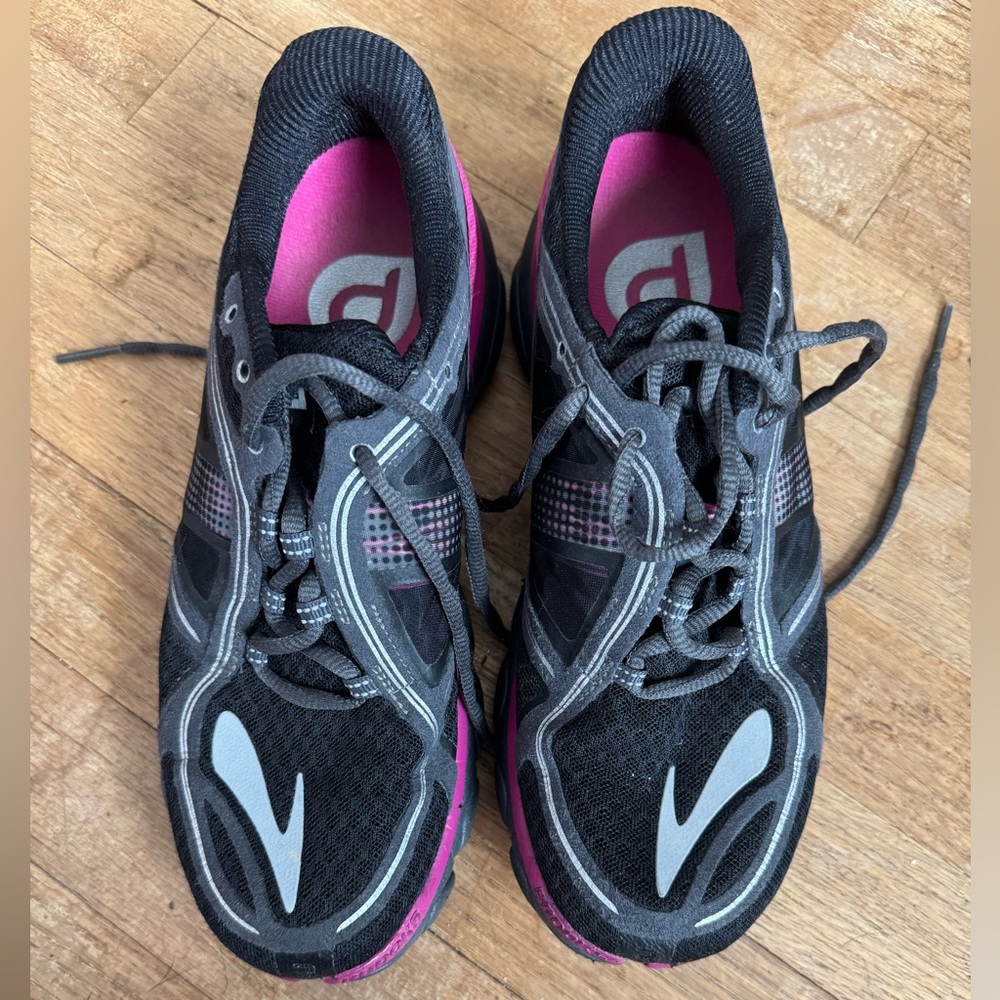 Women's Brooks Pureflow “barefoot runner”